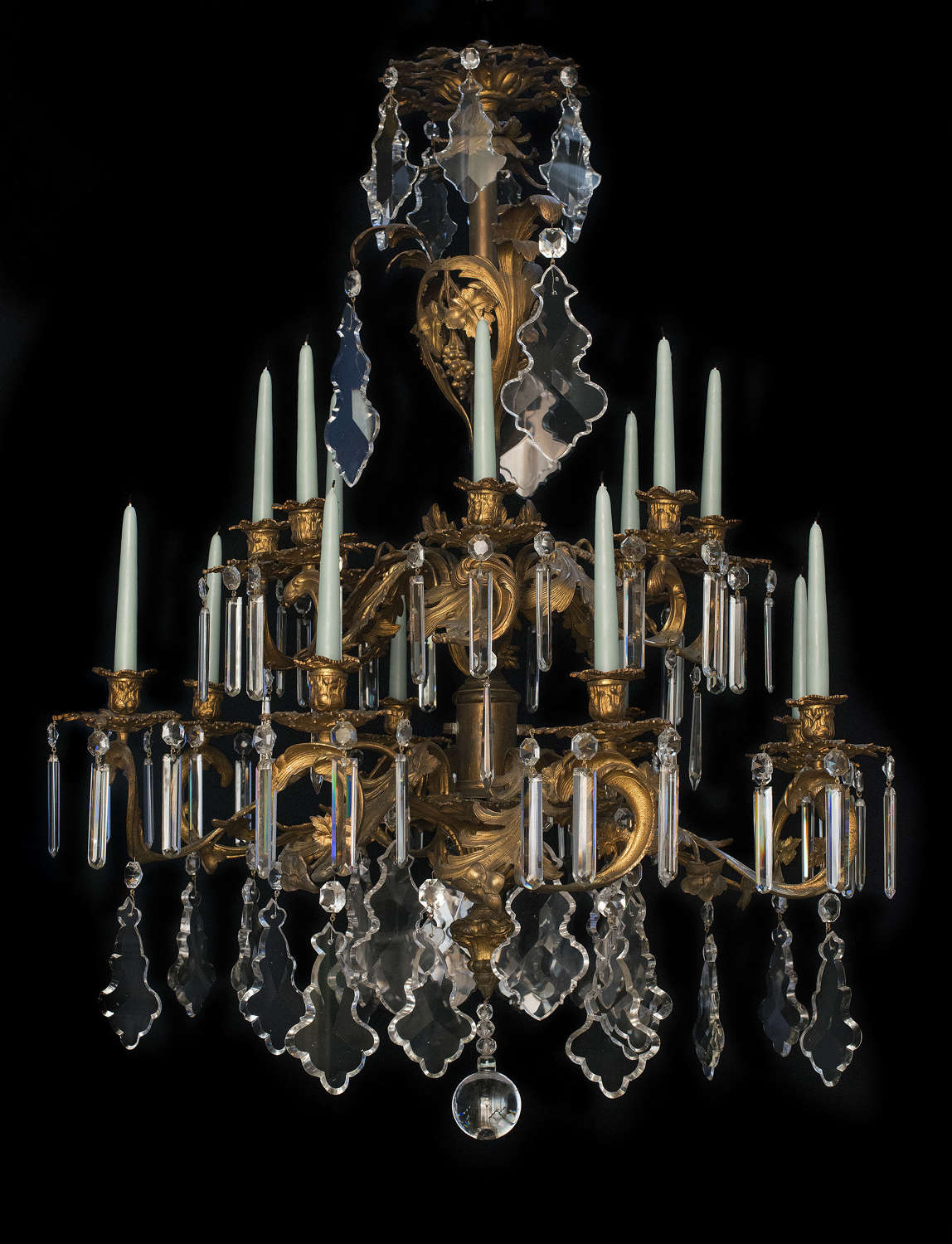 Large late 18th century bronze 16 light antique Italian chandelier